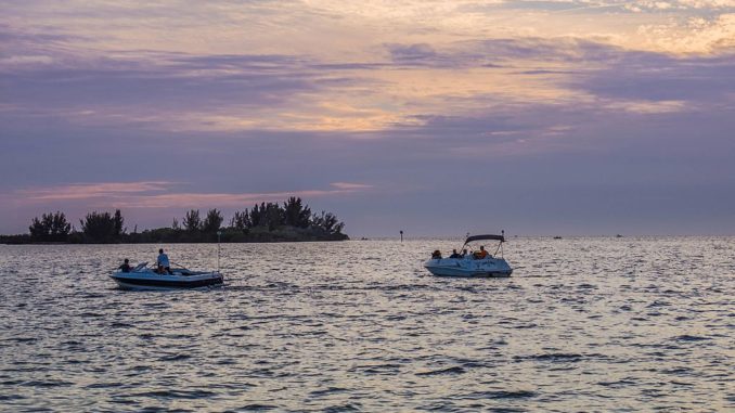 Hudson_Beach,_Florida,_Sunset_-_panoramio